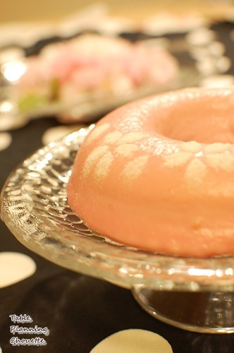 チーズケーキに桜のクリームでコーティング